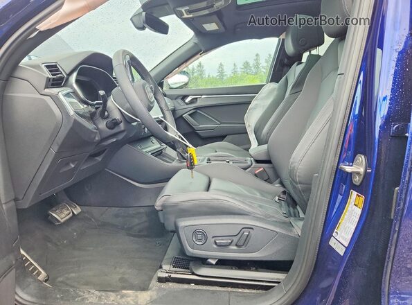 WA1FECF3XR1052011 2024 AUDI Q3 Синий Вид салона спереди