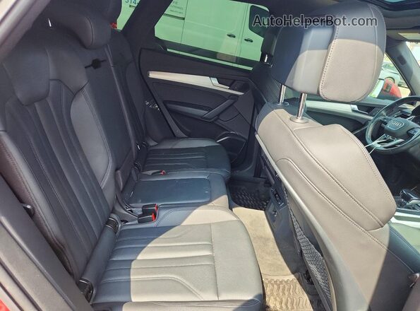 WA1FNAFY7J2198154 2018 AUDI Q5 Burgundy Հետևի նստատեղերի տեսք