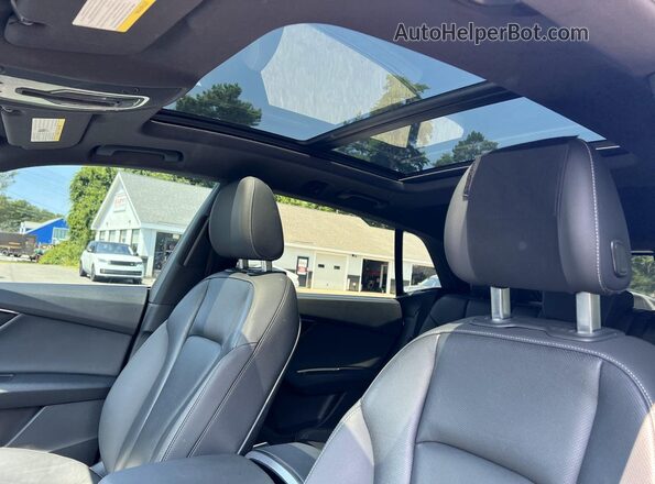 WA1FVAF10KD031854 2019 AUDI Q8 Gray Вид щитка приладів