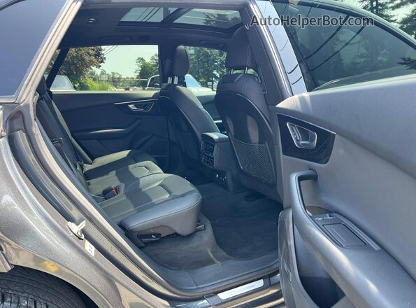 WA1FVAF10KD031854 2019 AUDI Q8 Gray Вид ззаду
