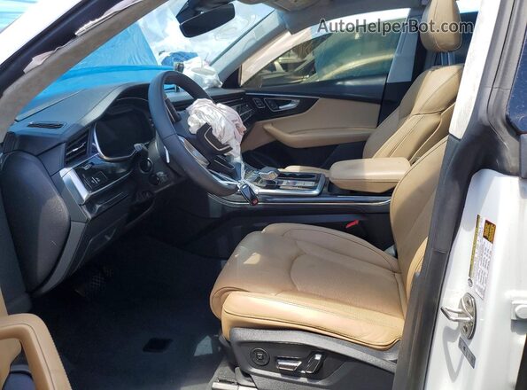 WA1FVBF17ND021820 2022 AUDI Q8 White Vista interior delantera