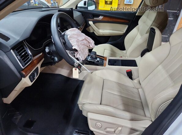 WA1G2AFY9P2026505 2023 AUDI Q5 White Front interior view