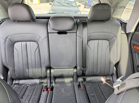 WA1GAAFY2N2005995 2022 AUDI Q5 Серебряный Вид задних сидений