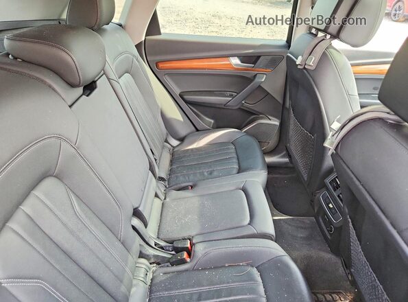 WA1GAAFY2N2005995 2022 AUDI Q5 Серебряный Вид задней части салона