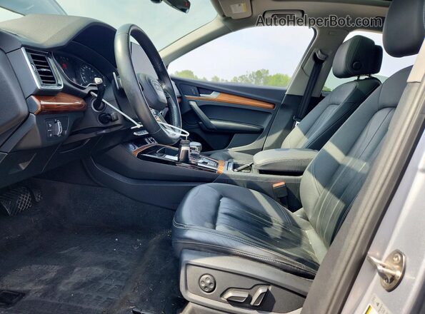 WA1GAAFY2N2005995 2022 AUDI Q5 Серебряный Вид салона спереди