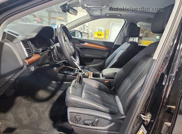 WA1GAAFY5N2033242 2022 AUDI Q5 Black Widok wnętrza z przodu