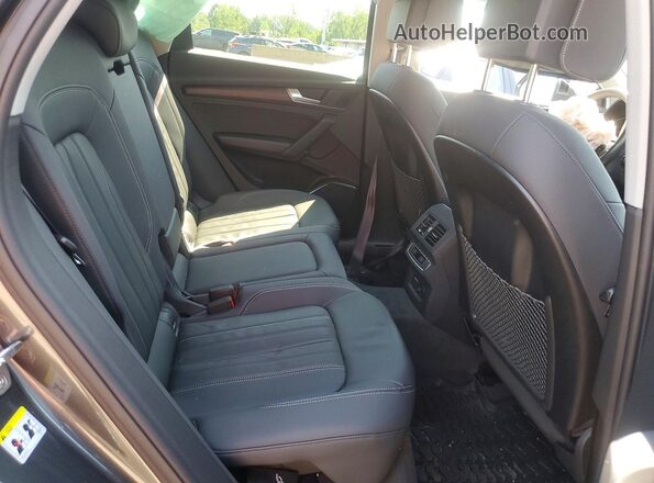 WA1GAAFY5P2162973 2023 AUDI Q5 Gray Вид задньої частини салону