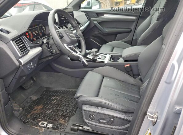 WA1GAAFY6S2018017 2025 AUDI Q5 Silver Widok wnętrza z przodu