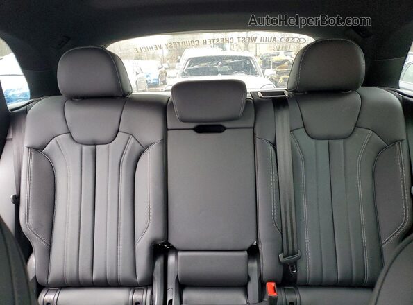 WA1GAAFY6S2018017 2025 AUDI Q5 Silver Widok tylnych siedzeń