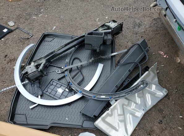 WA1GAAFY6S2018017 2025 AUDI Q5 Silver Widok naklejki z numerem VIN