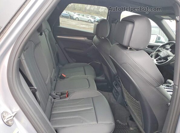 WA1GAAFY6S2018017 2025 AUDI Q5 Silver Widok wnętrza z tyłu