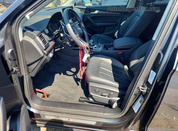 WA1GAAFY7P2091338 2023 AUDI Q5 Gray Front interior view