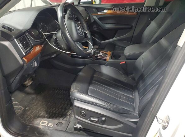 WA1GAAFY8P2012887 2023 AUDI Q5 Белый Вид салона спереди