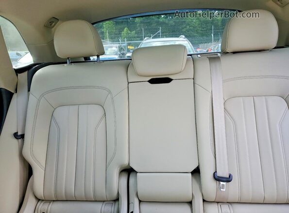 WA1GAAFYXP2112084 2023 AUDI Q5 White Widok tylnych siedzeń