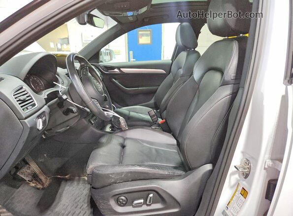 WA1GCCFS0HR005104 2017 AUDI Q3 White Вид салону спереду