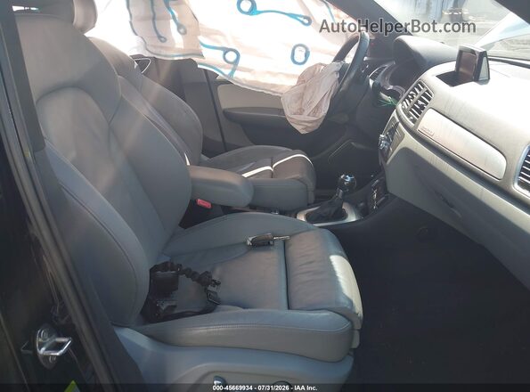 WA1GFCFS1GR005439 2016 AUDI Q3 Черный Вид салона спереди
