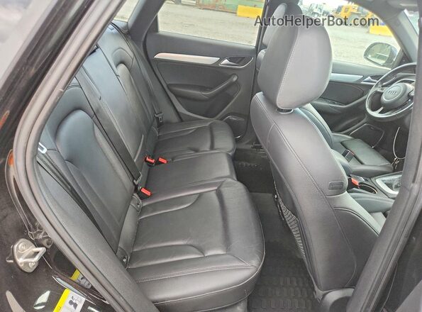 WA1GFCFS5GR000650 2016 AUDI Q3 Black უკანა სალონის ხედი