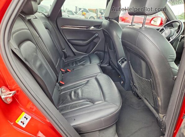 WA1GFCFS6GR008773 2016 AUDI Q3 Red Սալոնի հետևի տեսք