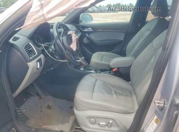 WA1GFCFS8GR002599 2016 AUDI Q3 Серебряный Вид салона спереди
