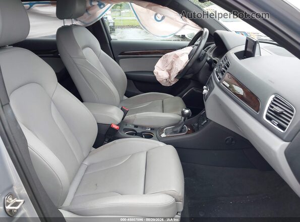 WA1GFCFS8GR016342 2016 AUDI Q3 Silver Вид салону спереду
