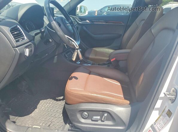 WA1GFCFS9GR004538 2016 AUDI Q3 White Widok wnętrza z przodu