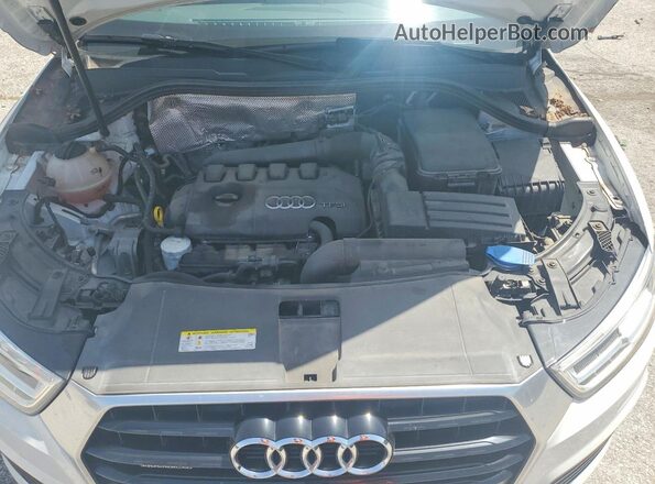 WA1GFCFS9GR004538 2016 AUDI Q3 White Widok wnętrza z tyłu