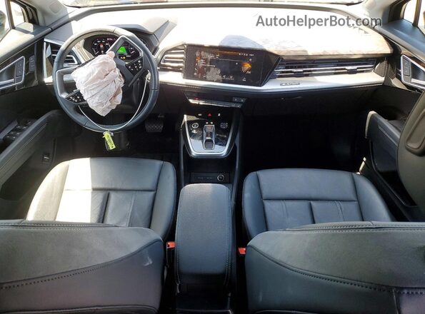 WA1H2BFZ3NP016278 2022 AUDI Q4 Black Առջևի վահանակի տեսք