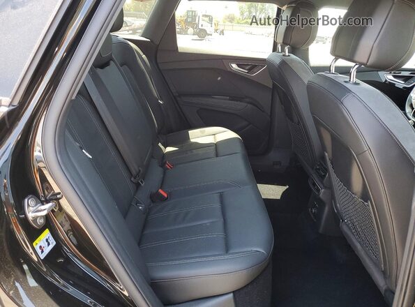 WA1H2BFZ3NP016278 2022 AUDI Q4 Black Սալոնի հետևի տեսք