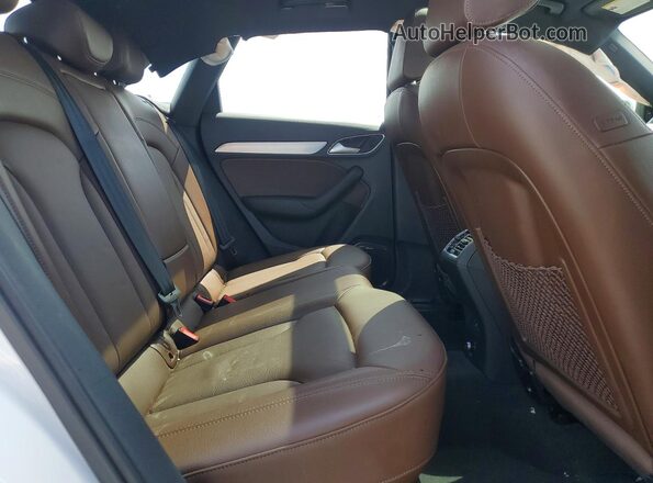 WA1JCCFS1JR022439 2018 AUDI Q3 White Rear interior view