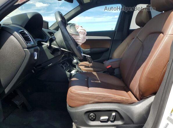 WA1JCCFS1JR022439 2018 AUDI Q3 White Front interior view