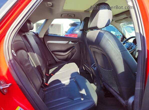 WA1JCCFS2HR009841 2017 AUDI Q3 Red Вид задньої частини салону