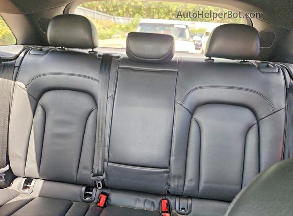 WA1JCCFS2JR030291 2018 AUDI Q3 Silver Rear interior view
