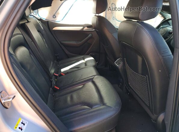 WA1JCCFS3JR022927 2018 AUDI Q3 Silver Rear interior view