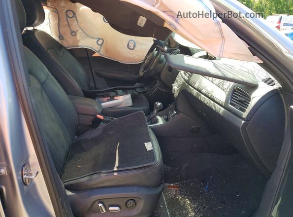 WA1JCCFS3JR022927 2018 AUDI Q3 Silver Front interior view