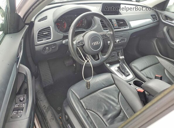 WA1JCCFS6HR010216 2017 AUDI Q3 Белый Вид панели приборов