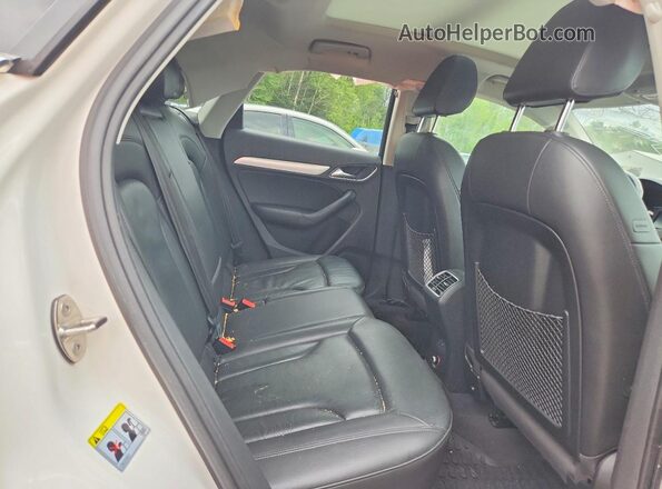 WA1JFCFS0GR004966 2016 AUDI Q3 White Вид задньої частини салону