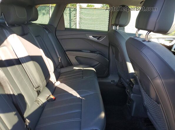 WA1K2BFZ2PP058854 2023 AUDI Q4 Gray Հետևի նստատեղերի տեսք