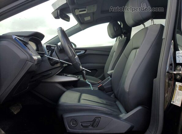WA1K2BFZ5RP026368 2024 AUDI Q4 Black Вид салону спереду