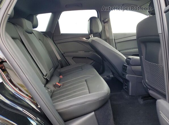 WA1K2BFZ5RP026368 2024 AUDI Q4 Black Вид задньої частини салону