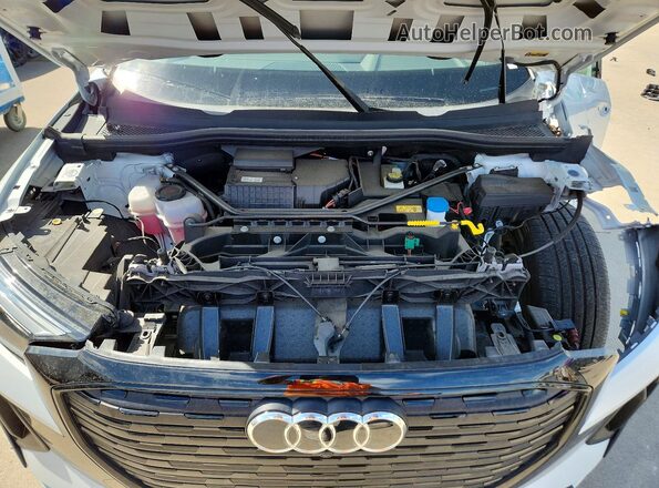 WA1KUBFZ0RP066044 2024 AUDI Q4 White Սալոնի հետևի տեսք