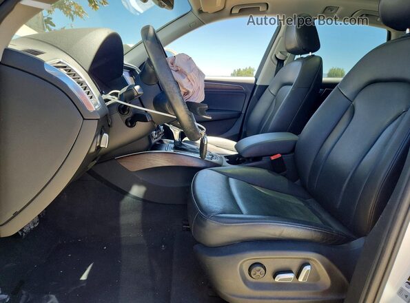 WA1L2AFP3GA119225 2016 AUDI Q5 White Front interior view