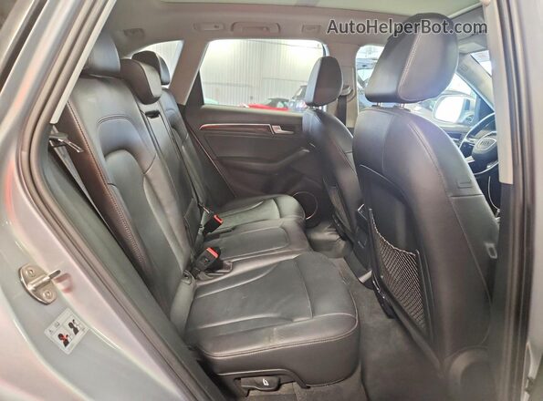 WA1L2AFP5HA094216 2017 AUDI Q5 Silver Rear seats view
