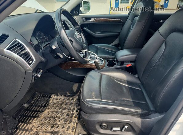 WA1L2AFP6HA061791 2017 AUDI Q5 White Widok wnętrza z przodu