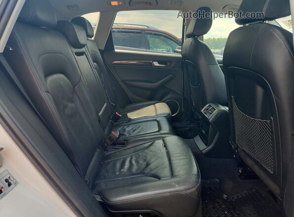 WA1L2AFP6HA061791 2017 AUDI Q5 White Widok wnętrza z tyłu