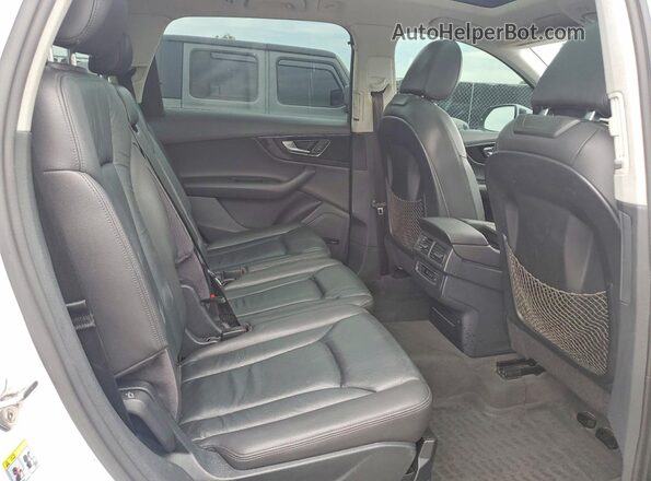 WA1LAAF70HD003497 2017 AUDI Q7 White Սալոնի հետևի տեսք