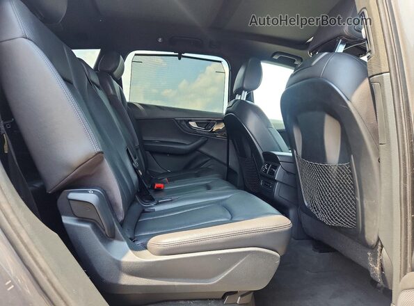 WA1LAAF70JD003294 2018 AUDI Q7 Gray Rear interior view