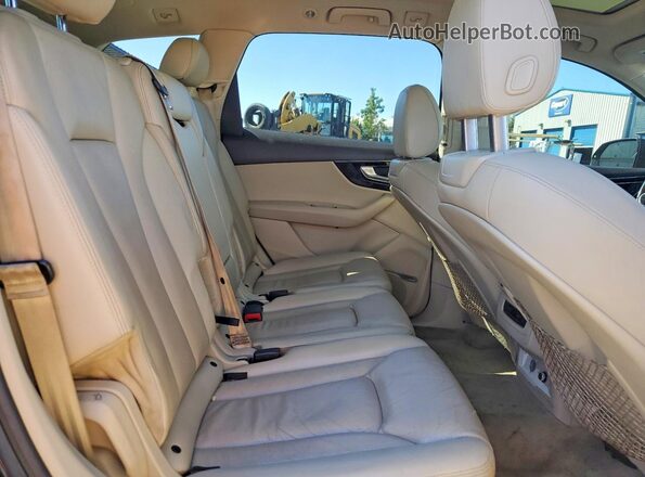 WA1LAAF70JD005787 2018 AUDI Q7 Black უკანა სალონის ხედი