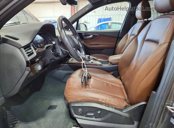 WA1LAAF70JD042404 2018 AUDI Q7 Серый Вид салона спереди