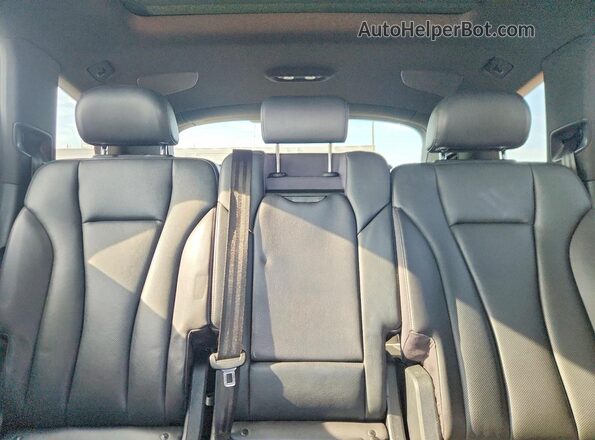WA1LAAF71HD023872 2017 AUDI Q7 Black Widok wnętrza z tyłu