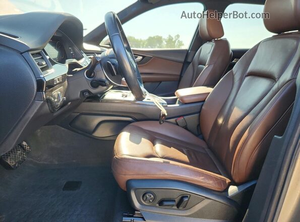 WA1LAAF72HD036033 2017 AUDI Q7 Gray Front interior view